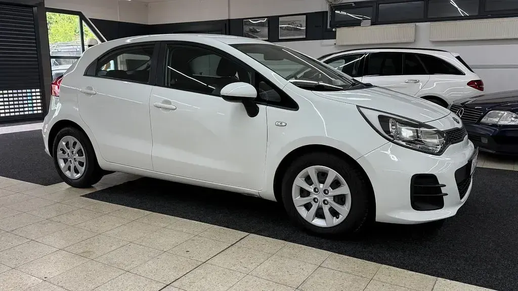 Gebraucht Kia Rio 84 PS (61 kW) 2017 Weiß Limousine