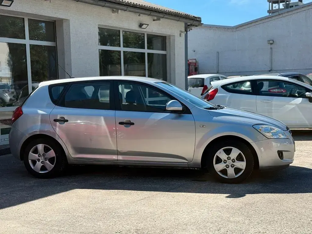 Gebraucht Kia Ceed LX 122 PS (89 kW) 2007 Silber Kleinwagen