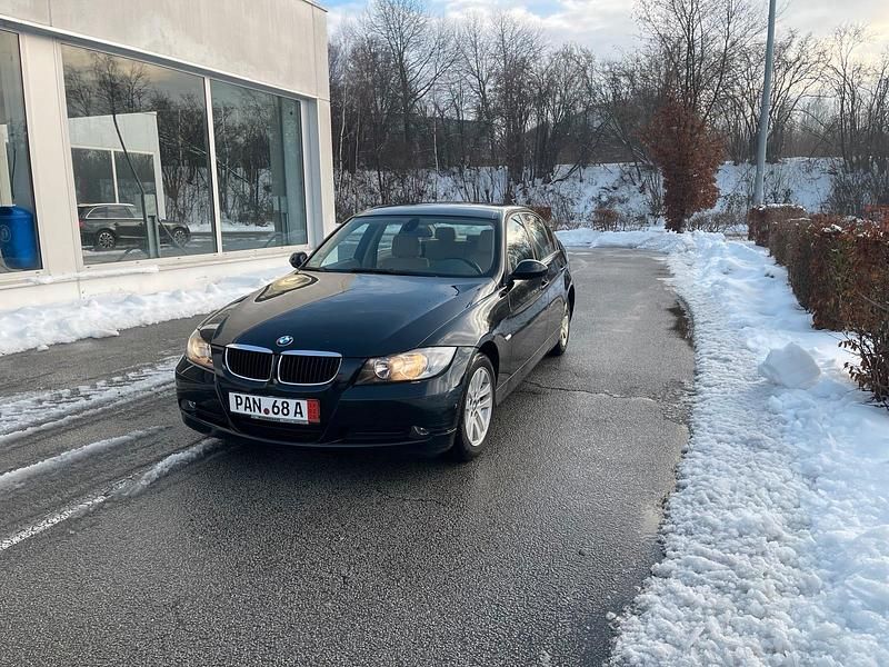 Gebraucht BMW 320 164 PS (120 kW) 2008 Schwarz Limousine