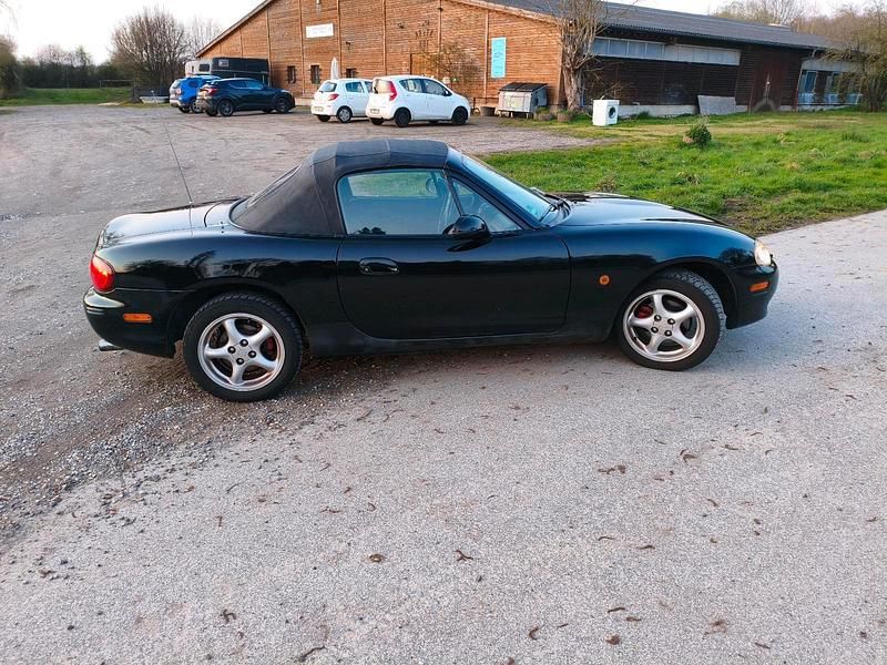 Gebraucht Mazda MX5 115 PS (84 kW) 2002 Schwarz Cabrio
