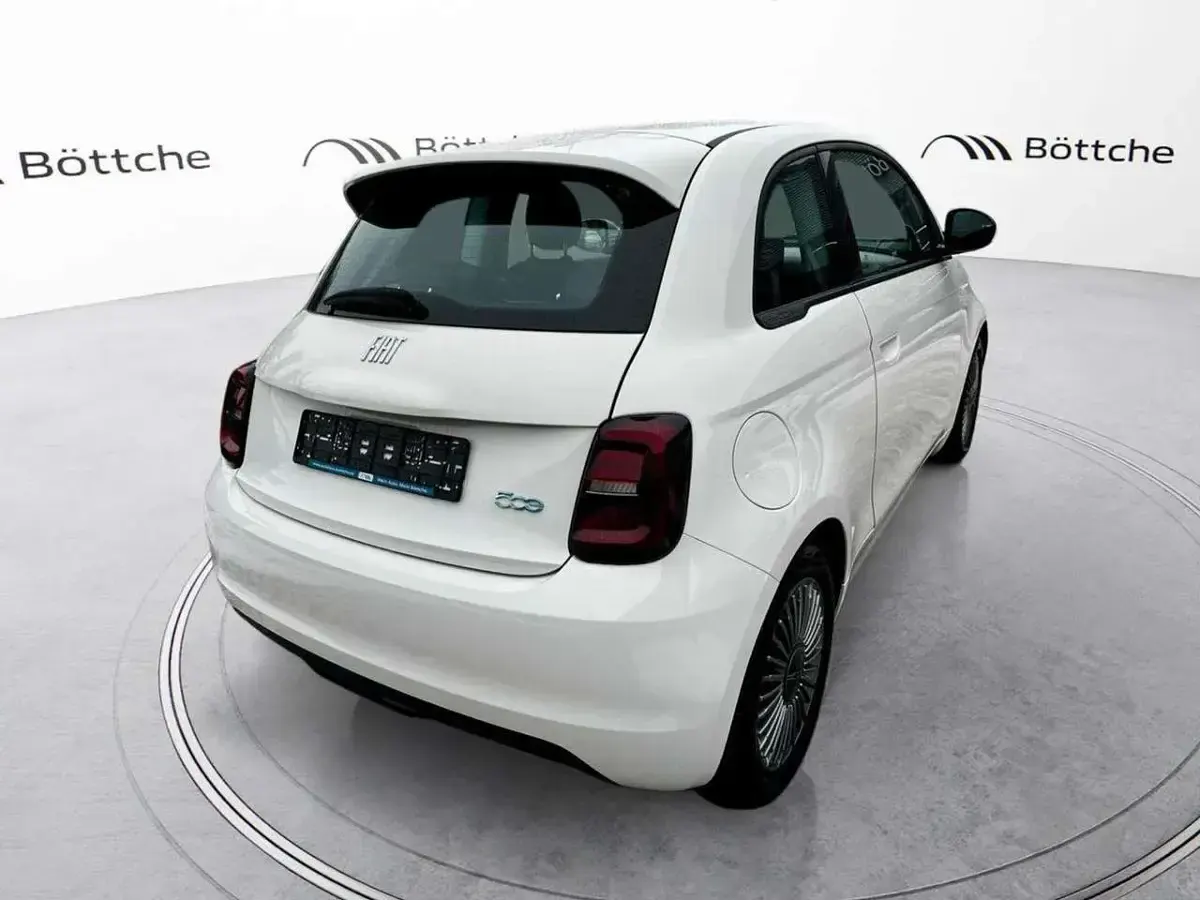 Gebraucht Fiat 500e 86 kW (118 PS) 2023 Colore esterno (arktis weiß) Kleinwagen