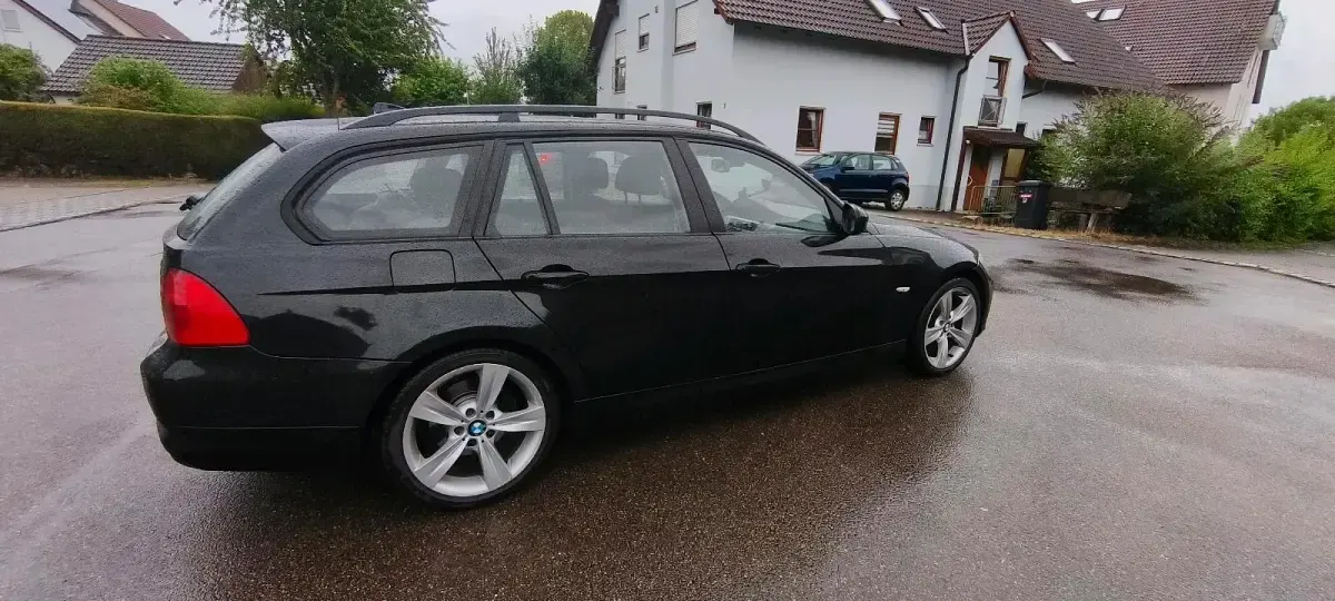 Gebraucht BMW 320 177 PS (130 kW) 2009 Schwarz Kombi