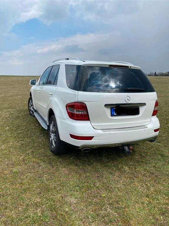 Gebraucht Mercedes ML300 Edition 204 PS (150 kW) 2010 Weiß SUV