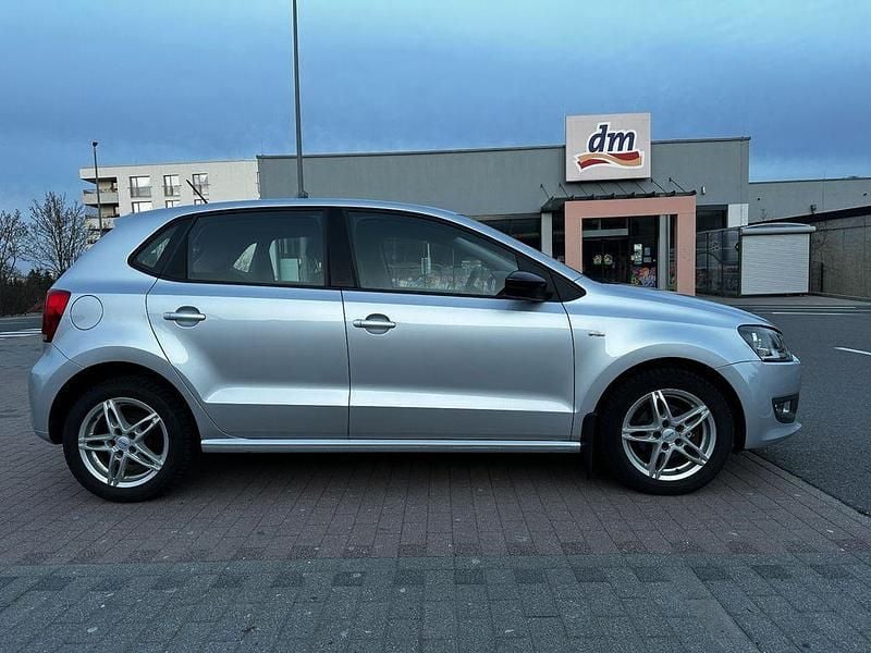 Usado VW Polo Match 69 HP (50 kW) 2012 Prateado Citadino