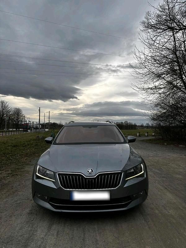 Gebraucht Skoda Superb 150 PS (110 kW) 2015 Grau Kombi