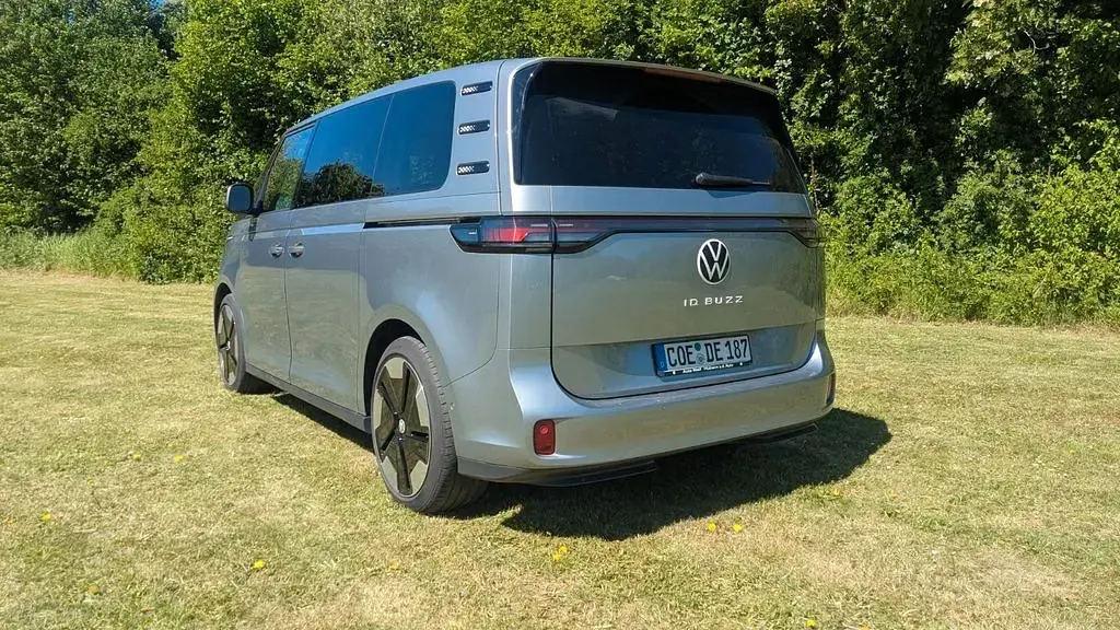 Używany VW ID. Buzz Pro 150 kW (204 KM) 2023 Srebrny Minivan