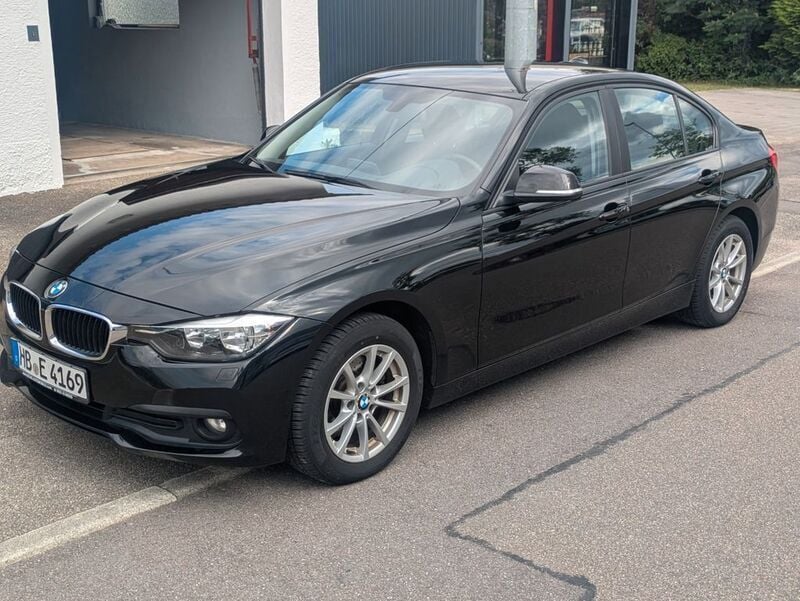 Schwarz Gebraucht 2016 BMW 320 Limousine | 16.200 € (Guter Preis) - Bild 1/4