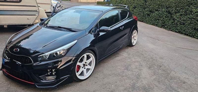 Schwarz Gebraucht 2018 Kia Ceed GT-Track Coupé | 13.000 € (Superpreis) - Bild 1/4