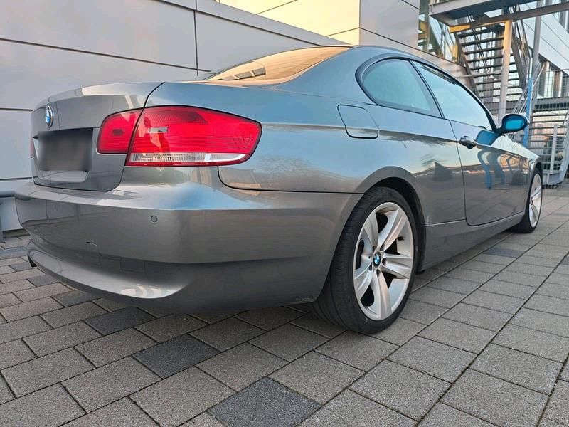 Gebraucht BMW 320 177 PS (130 kW) 2007 Grau Coupé