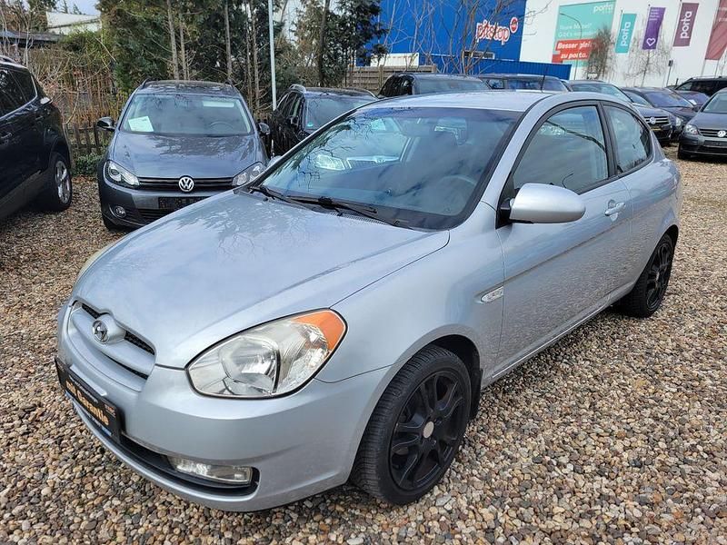 Gebraucht Hyundai Accent 97 PS (71 kW) 2007 Silber Limousine