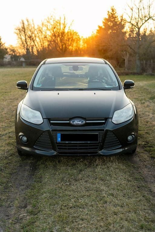 Gebraucht Ford Focus Trend 116 PS (85 kW) 2011 Schwarz Limousine