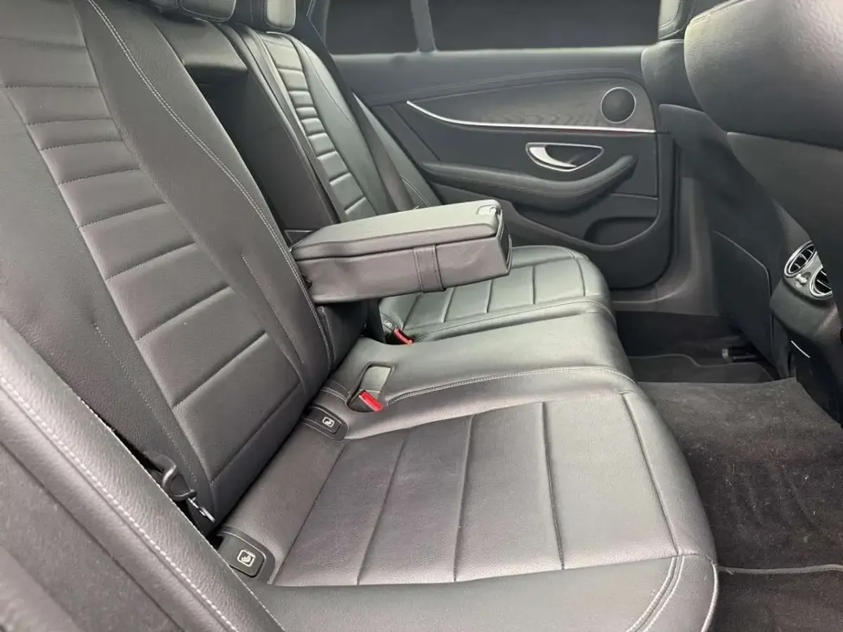 Gebraucht Mercedes E300 Avantgarde 211 PS (155 kW) 2023 Schwarzlack obsidianschwarz Kombi