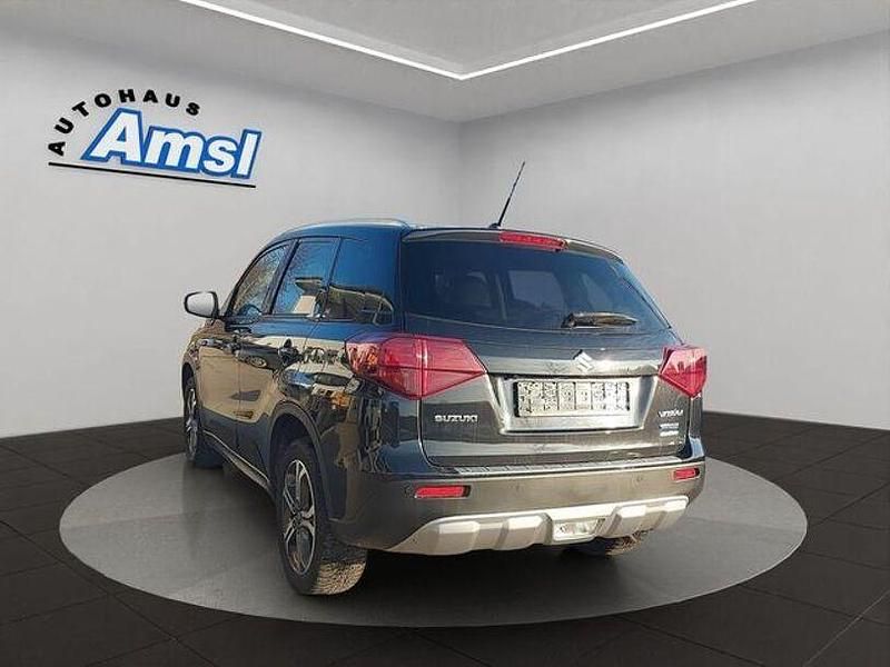 Gebraucht Suzuki Vitara Comfort+ 129 PS (94 kW) 2021 Schwarz SUV