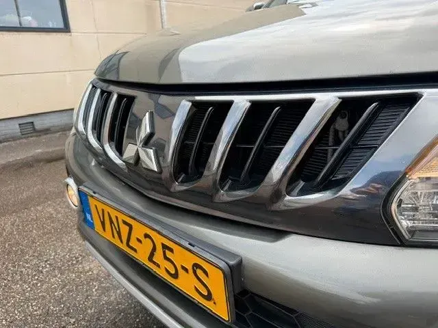 Begagnad Mitsubishi L200 181 HK (133 kW) 2018 Brun Pickup