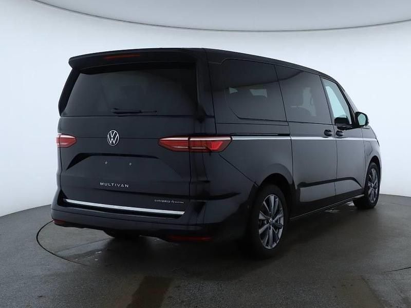 Second-hand VW Multivan Style 245 CP (180 kW) 2025 Negru Monovolum