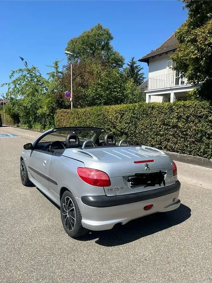 Gebraucht Peugeot 206 CC 109 PS (80 kW) 2002 Silber Cabrio