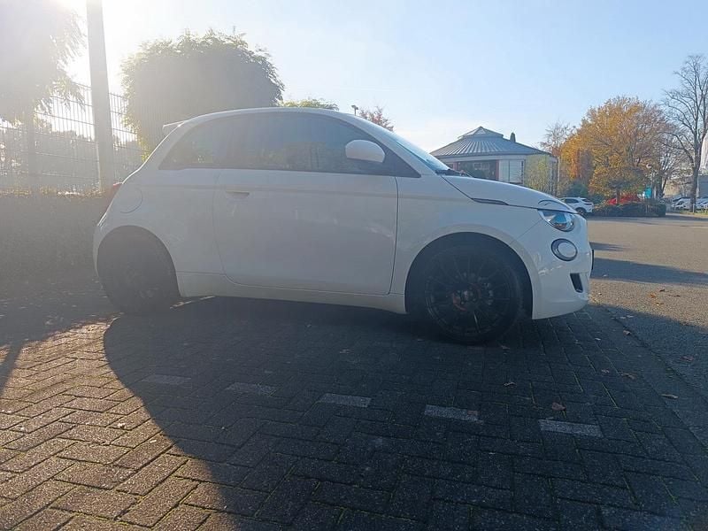 Gebraucht Fiat 500e Action 69 kW (95 PS) 2022 Weiß Limousine