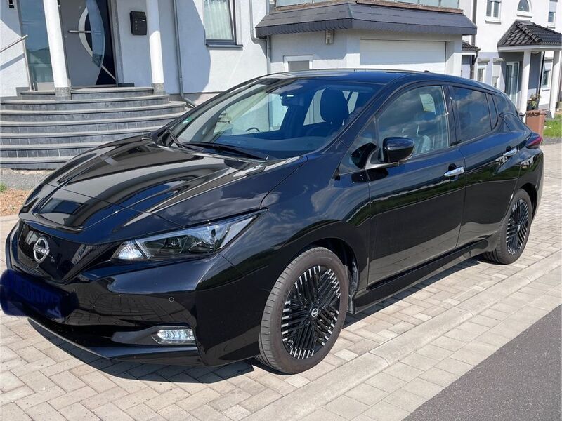 Schwarz Gebraucht 2022 Nissan Leaf Tekna Kleinwagen | 16.989 € (Guter Preis) - Bild 1/4