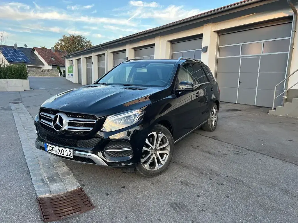 Gebraucht Mercedes GLE250 204 PS (150 kW) 2017 Schwarz SUV