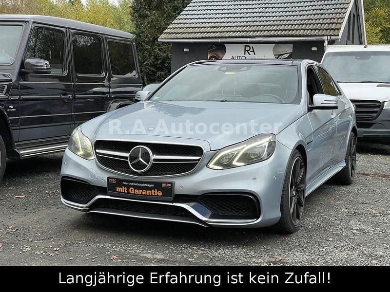 Silber Gebraucht 2013 Mercedes E63 AMG AMG Limousine | 26.000 € - Bild 1/4