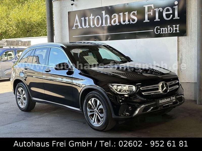 Schwarz/baltic black Gebraucht 2022 Mercedes GLC200 SUV | 32.990 € (Guter Preis) - Bild 1/4