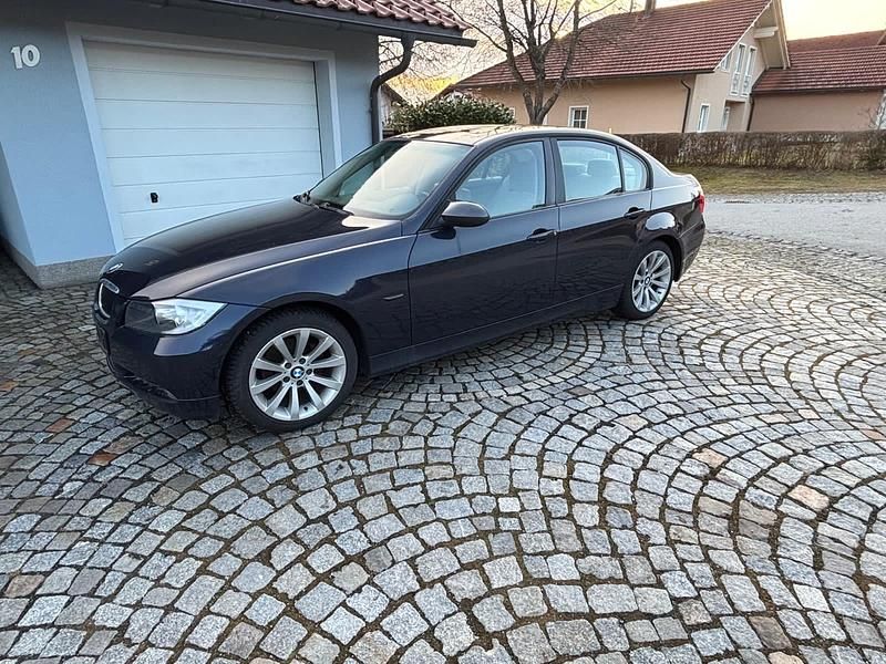 Gebraucht BMW 318 129 PS (94 kW) 2007 Blau Limousine
