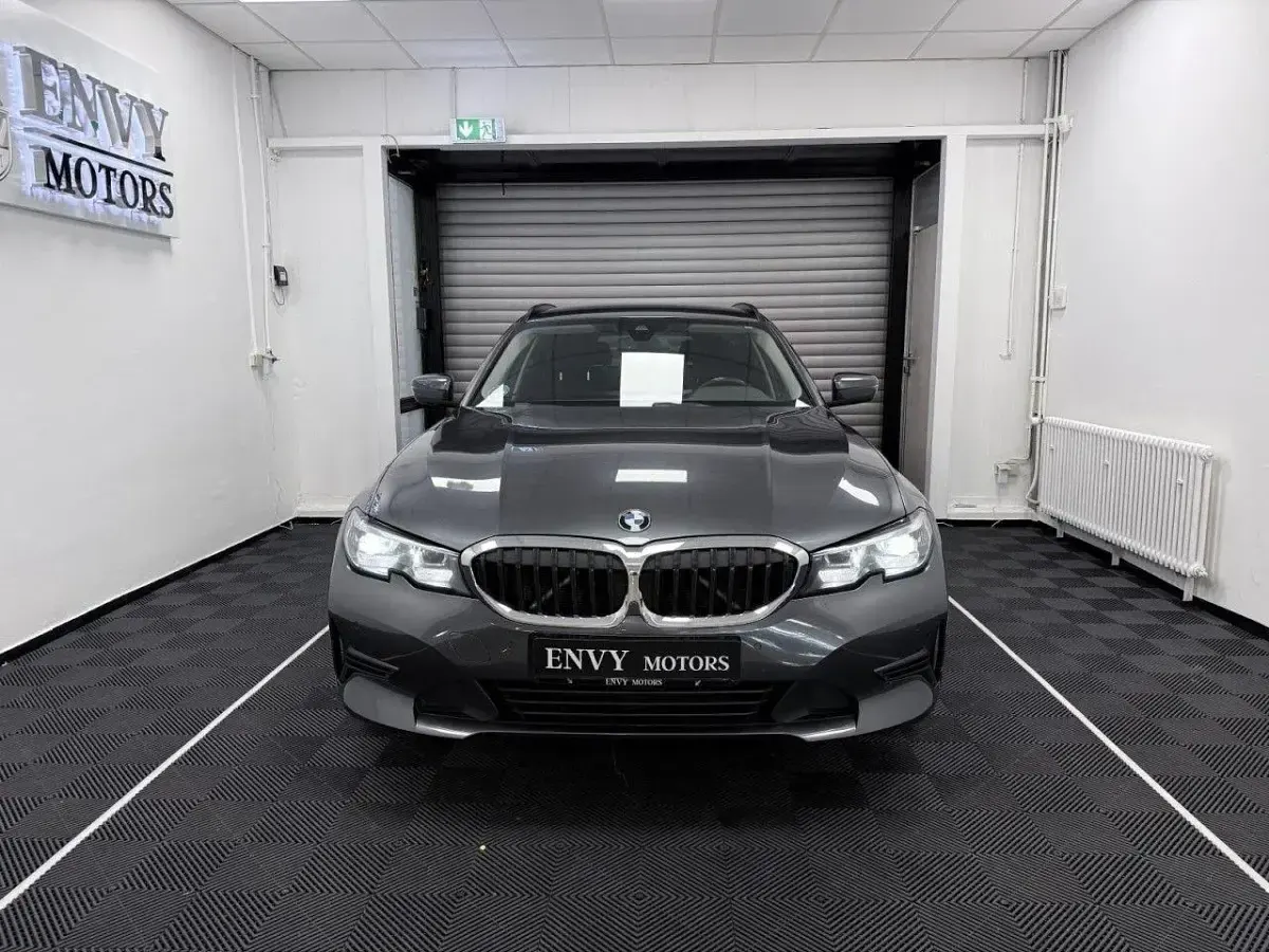 Gebraucht BMW 318 Advantage 156 PS (114 kW) 2020 Grau Kombi