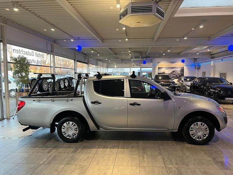 Gebraucht Mitsubishi L200 Inform 128 PS (94 kW) 2011 Silber Abholung