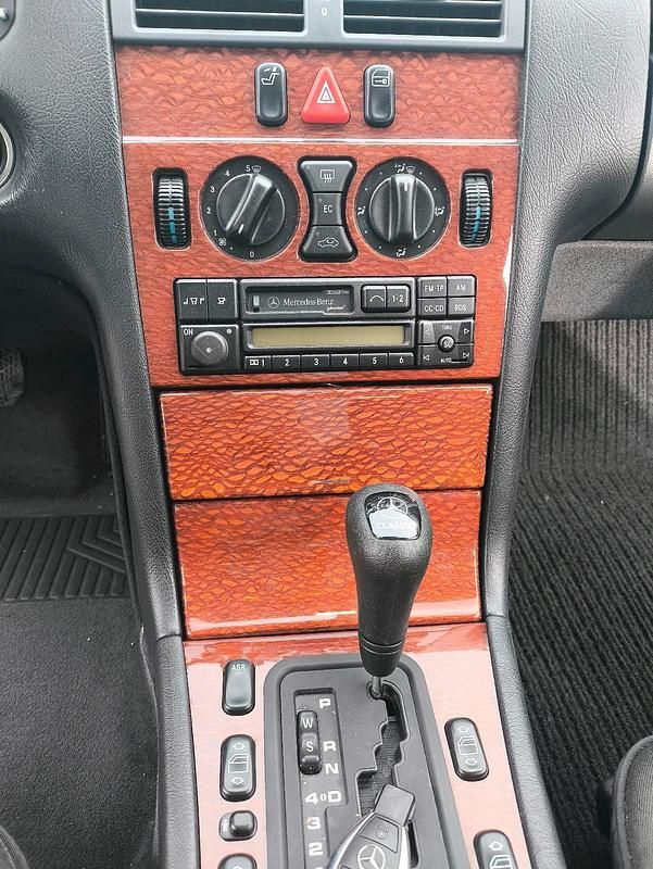 Second-hand Mercedes E280 204 CP (150 kW) 1997 Negru Berlinǎ