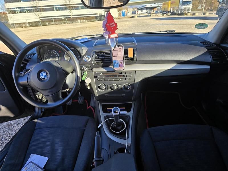 Gebraucht BMW 116 122 PS (89 kW) 2007 Schwarz Kleinwagen