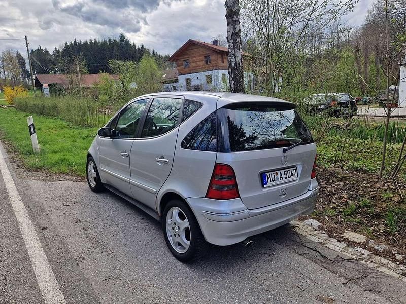 Gebraucht Mercedes A140 Avantgarde 82 PS (60 kW) 2001 Silber Limousine