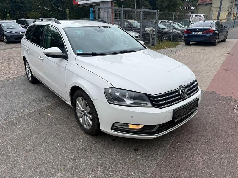 Weiß Gebraucht 2014 VW Passat Comfortline Kombi | 5.900 € (Fairer Preis) - Bild 1/4