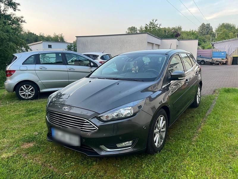 Grau Gebraucht 2017 Ford Focus Titanium Kombi | 9.000 € (Guter Preis) - Bild 1/4