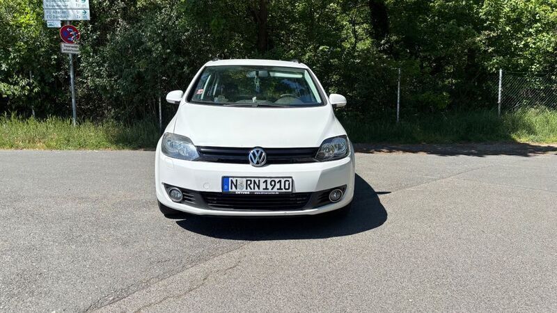 Weiß Gebraucht 2010 VW Golf Plus Cross Van / Kleinbus | 3.490 € (Fairer Preis) - Bild 1/4