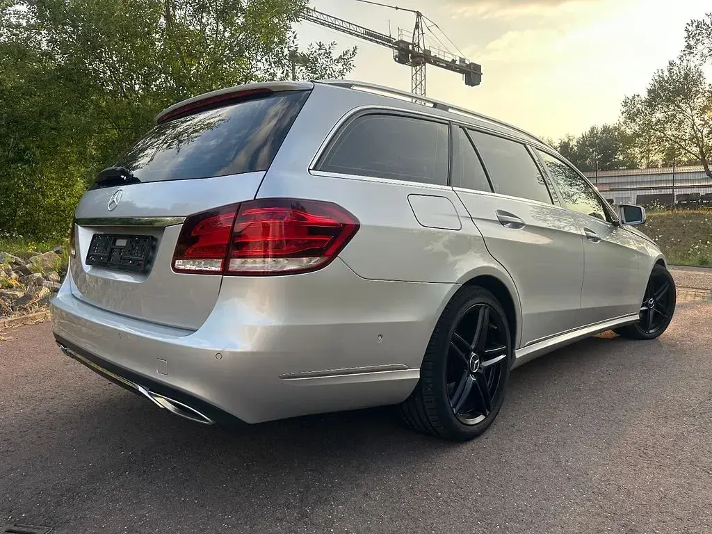 Gebraucht Mercedes E250 204 PS (150 kW) 2015 Silber Kombi