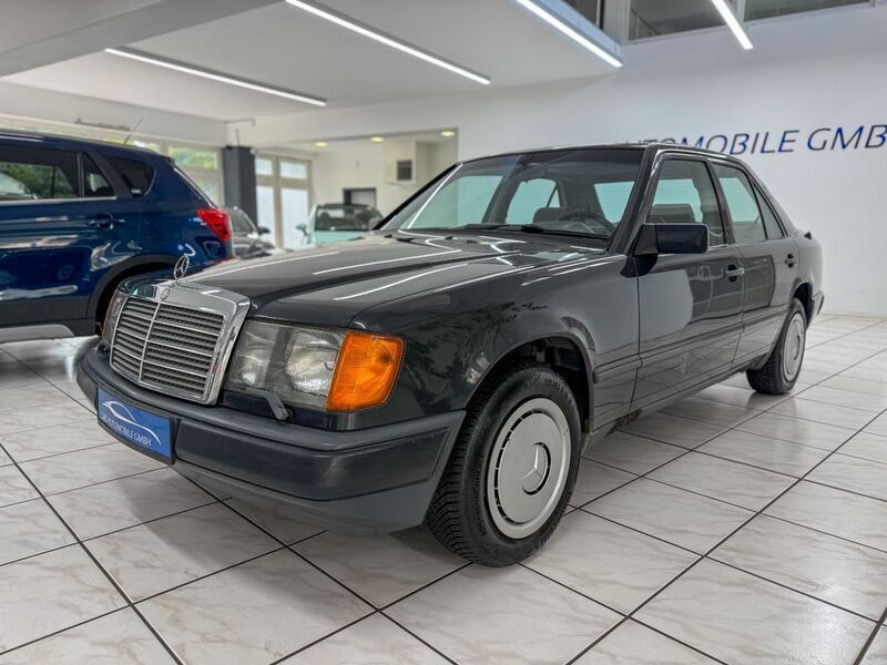 Gebraucht Mercedes E230 136 PS (100 kW) 1988 Schwarz Limousine