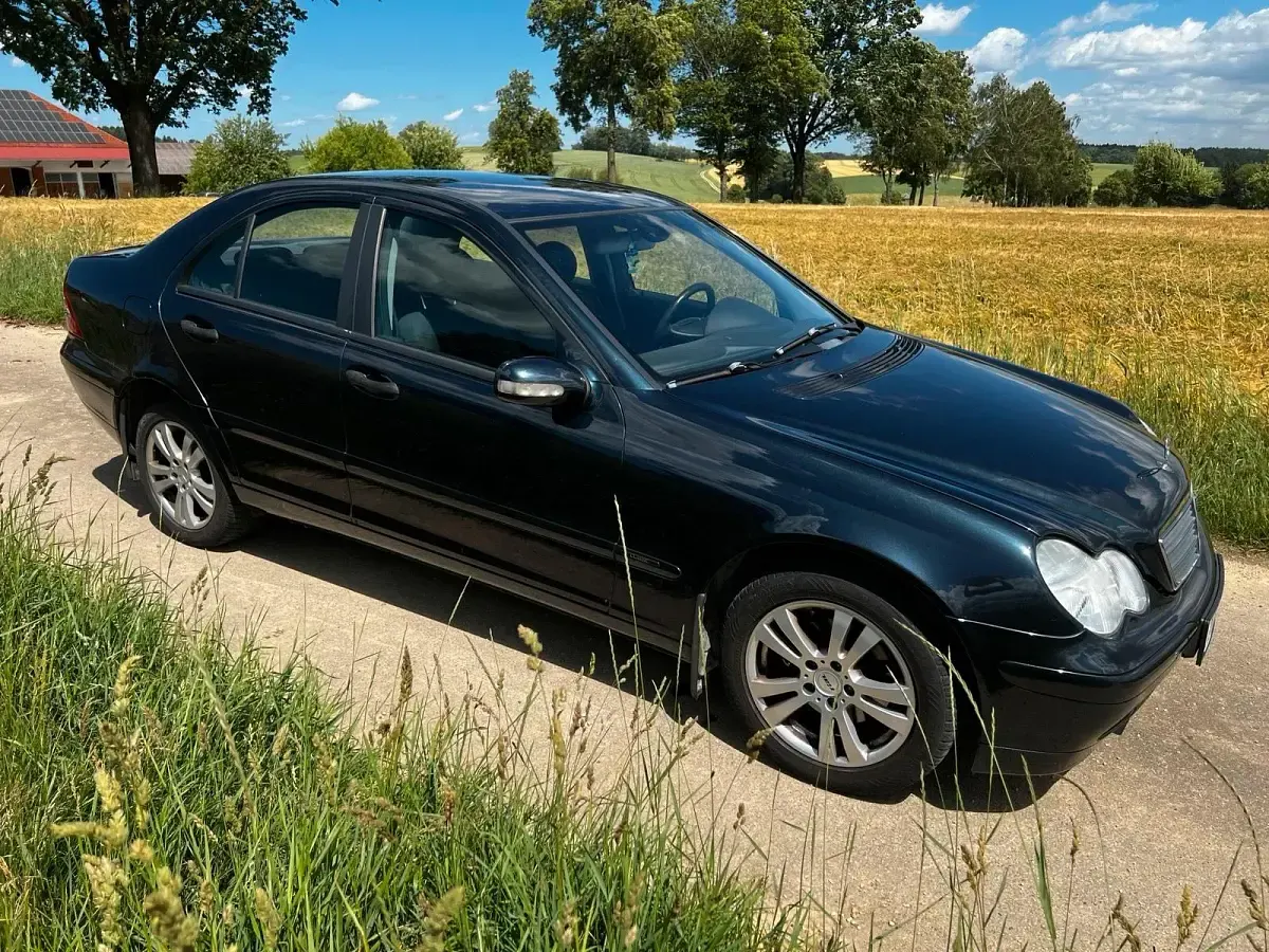 Gebraucht Mercedes C180 129 PS (94 kW) 2000 Blau Limousine