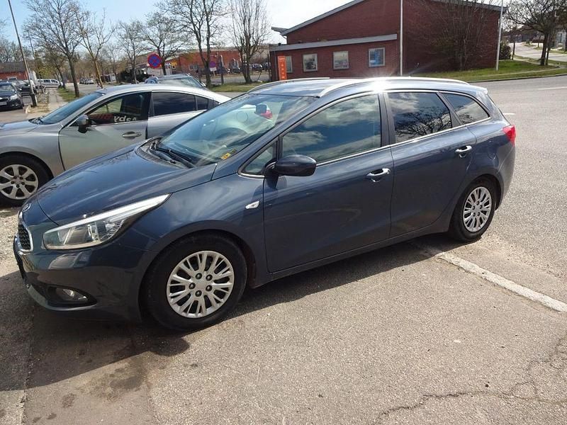 Gebraucht Kia Ceed 128 PS (94 kW) 2013 Blau Kleinwagen