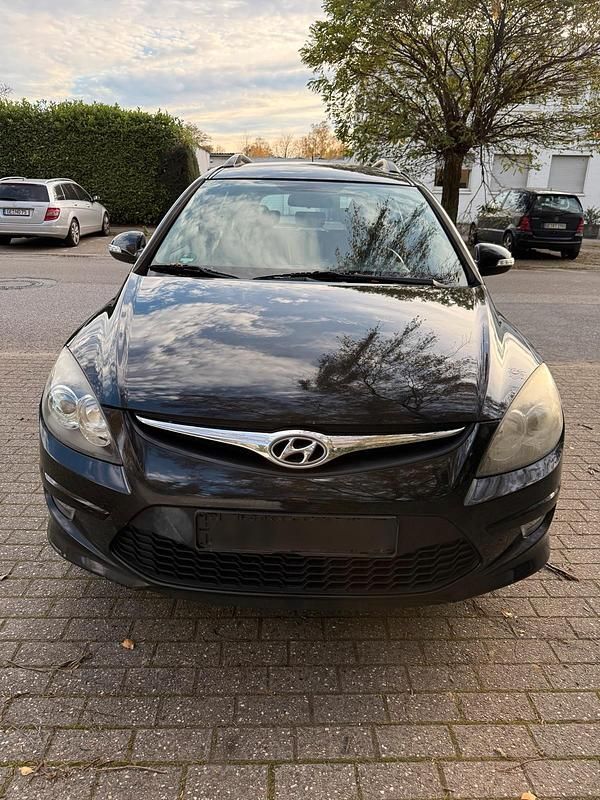 Schwarz Gebraucht 2011 Hyundai i30 Kombi | 2.500 € (Superpreis) - Bild 1/4