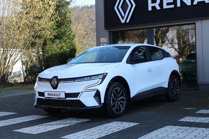 Gebraucht Renault Megane E-Tech Evolution 160 kW (218 PS) 2022 Gletscherweiss Kleinwagen