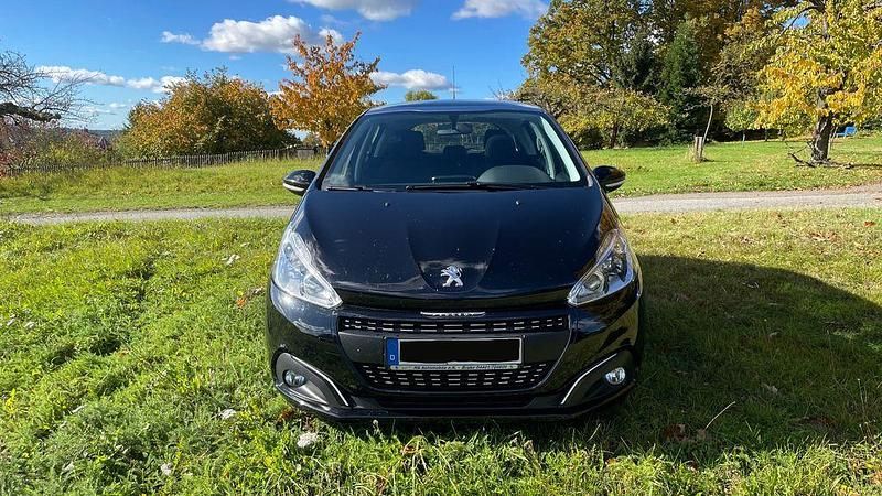 Gebraucht Peugeot 208 Allure 82 PS (60 kW) 2017 Schwarz Kleinwagen