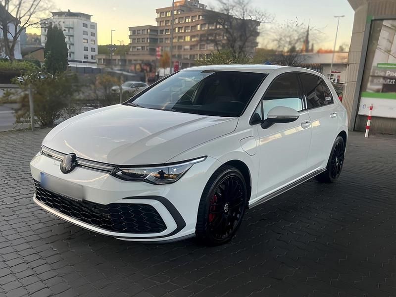 Weiß Gebraucht 2021 VW Golf VIII GTE Limousine | 22.500 € (Guter Preis) - Bild 1/4