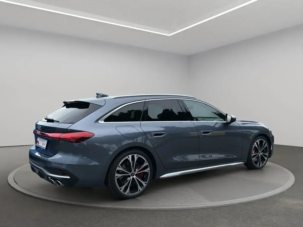 Gebraucht Audi S5 Ambiente 367 PS (269 kW) 2024 Horizontblau metallic Kombi