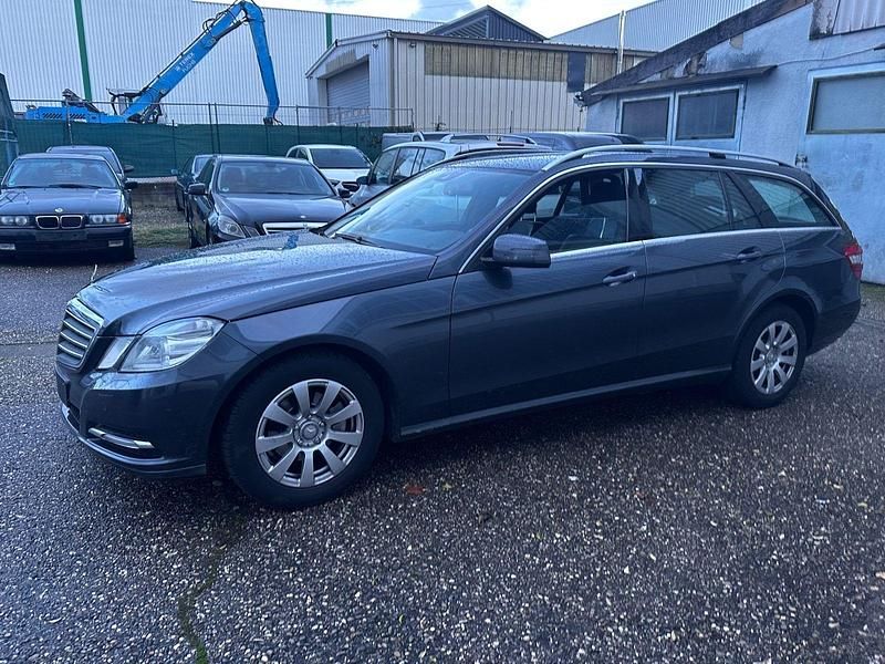 Gebraucht Mercedes E200 136 PS (100 kW) 2013 Grau Kombi