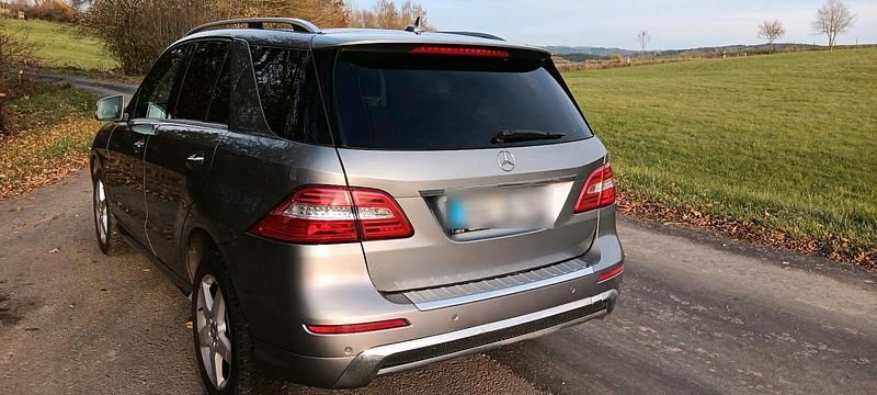 Gebraucht Mercedes ML250 204 PS (150 kW) 2012 Grau SUV