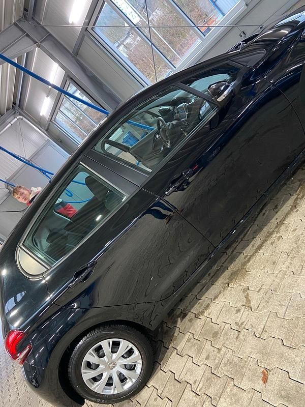 Gebraucht Peugeot 208 86 PS (63 kW) 2019 Schwarz Kleinwagen