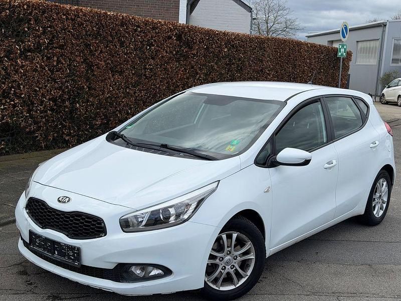 Gebraucht Kia Ceed Edition 7 90 PS (66 kW) 2013 Weiß Kleinwagen