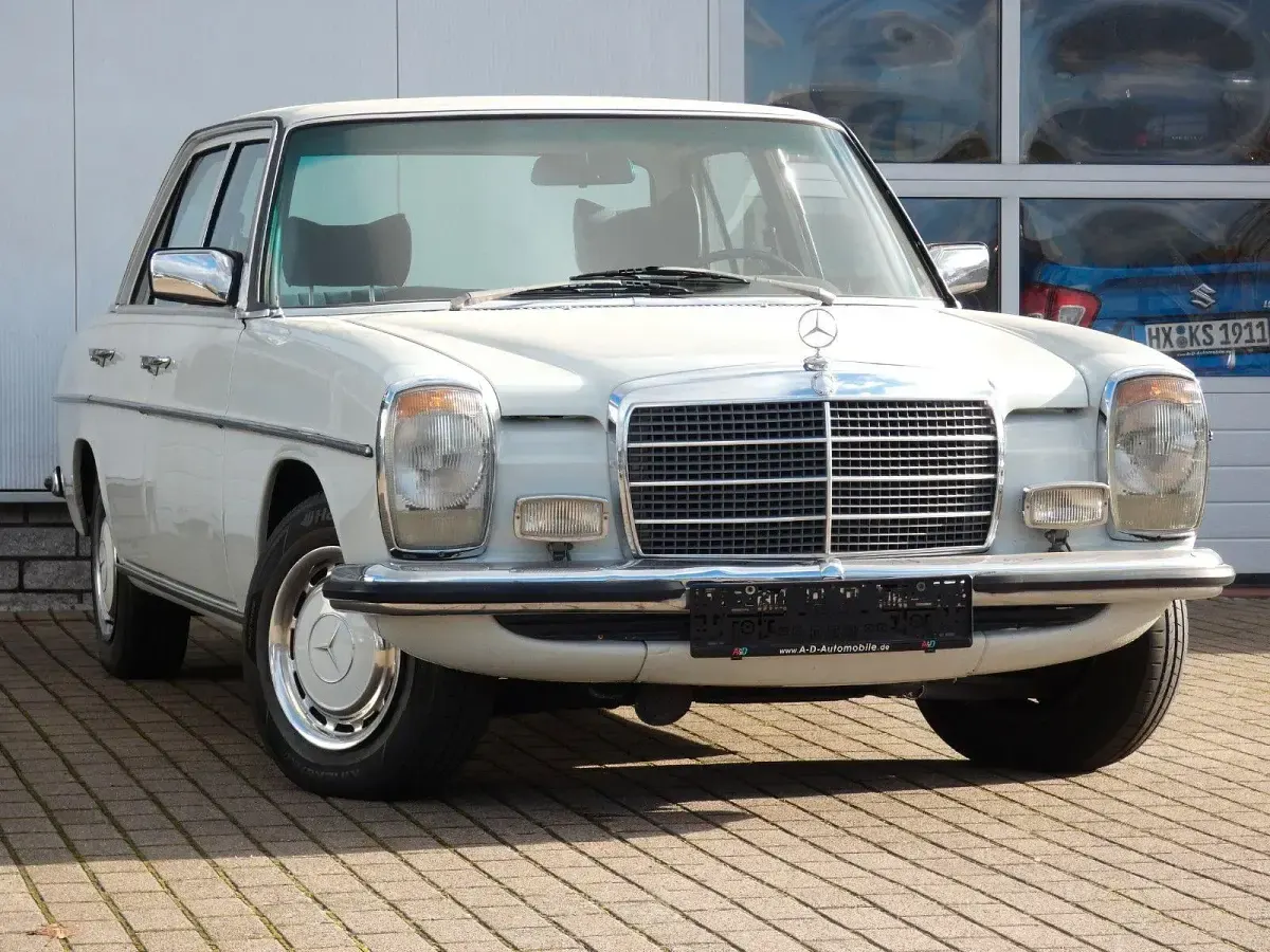 Gebraucht Mercedes 200/8 95 PS (69 kW) 1975 Weiß Limousine
