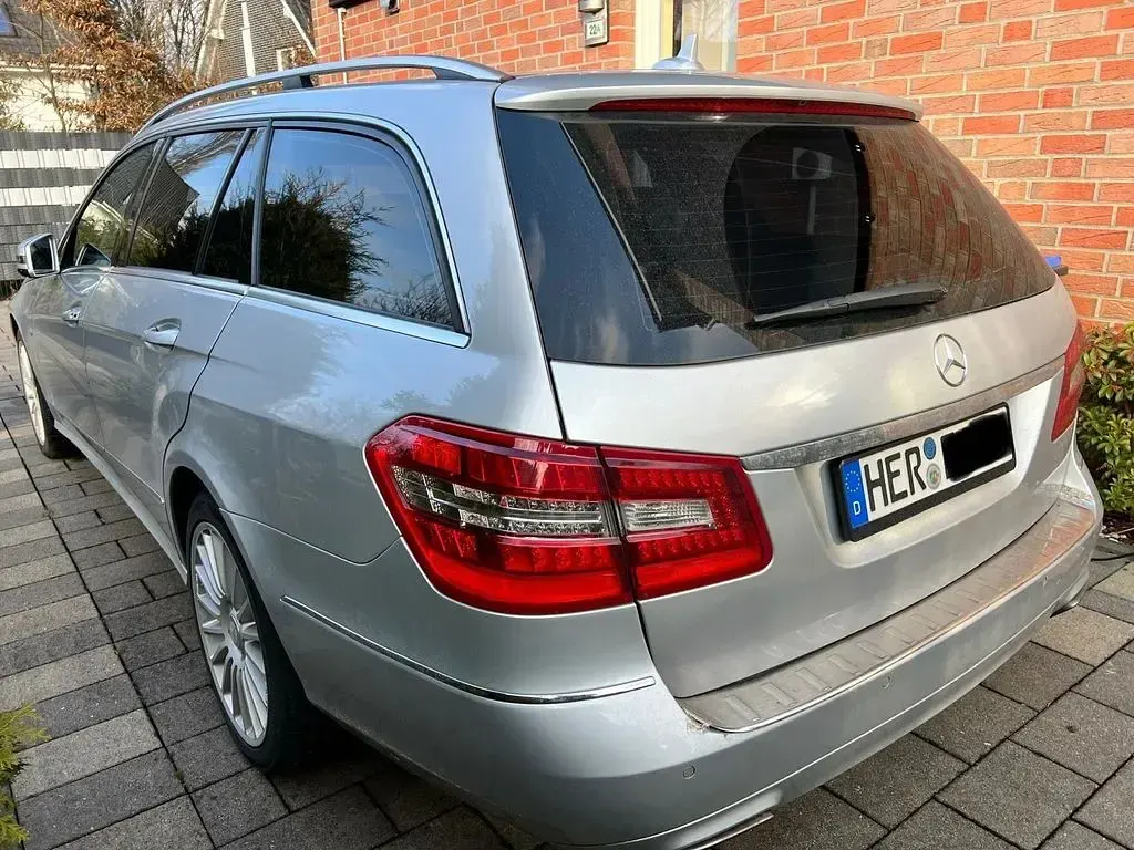 Gebraucht Mercedes E220 Avantgarde 170 PS (125 kW) 2012 Silber Limousine