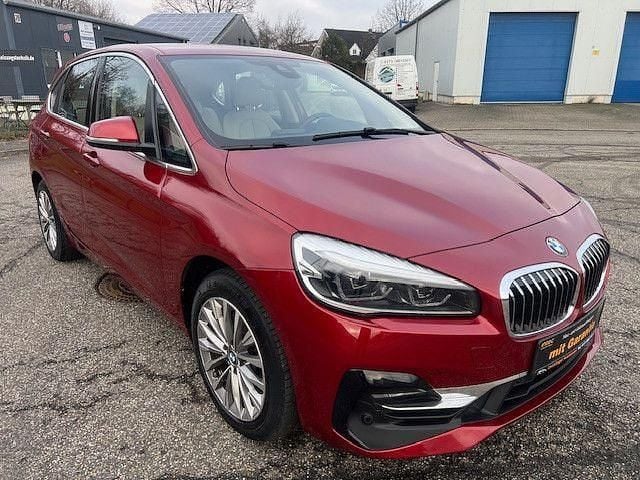 Gebraucht BMW 220 Luxury Line 192 PS (141 kW) 2019 Flamencorot brillanteffekt met Kombi